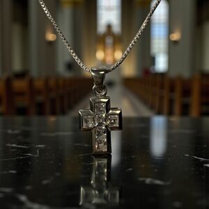 Silver Cross Pendant Necklace 5.2 grams .25 carat
